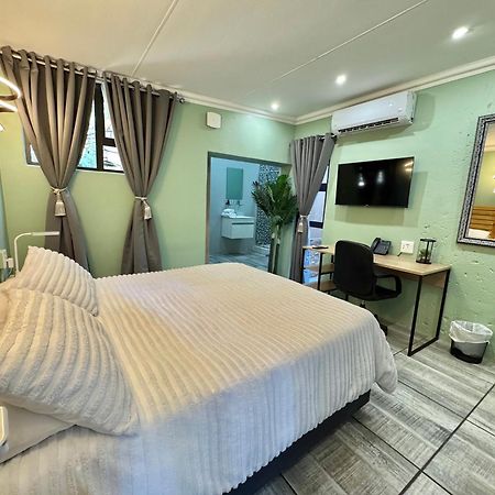 Echo Mountain Inn (Adults Only) Thabazimbi Exterior photo
