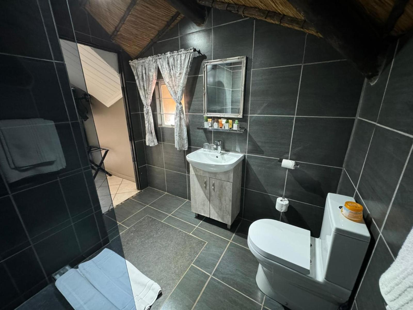 Echo Mountain Inn (Adults Only) Thabazimbi Room photo